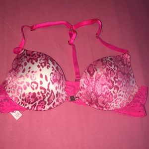 Pink t shirt bra
